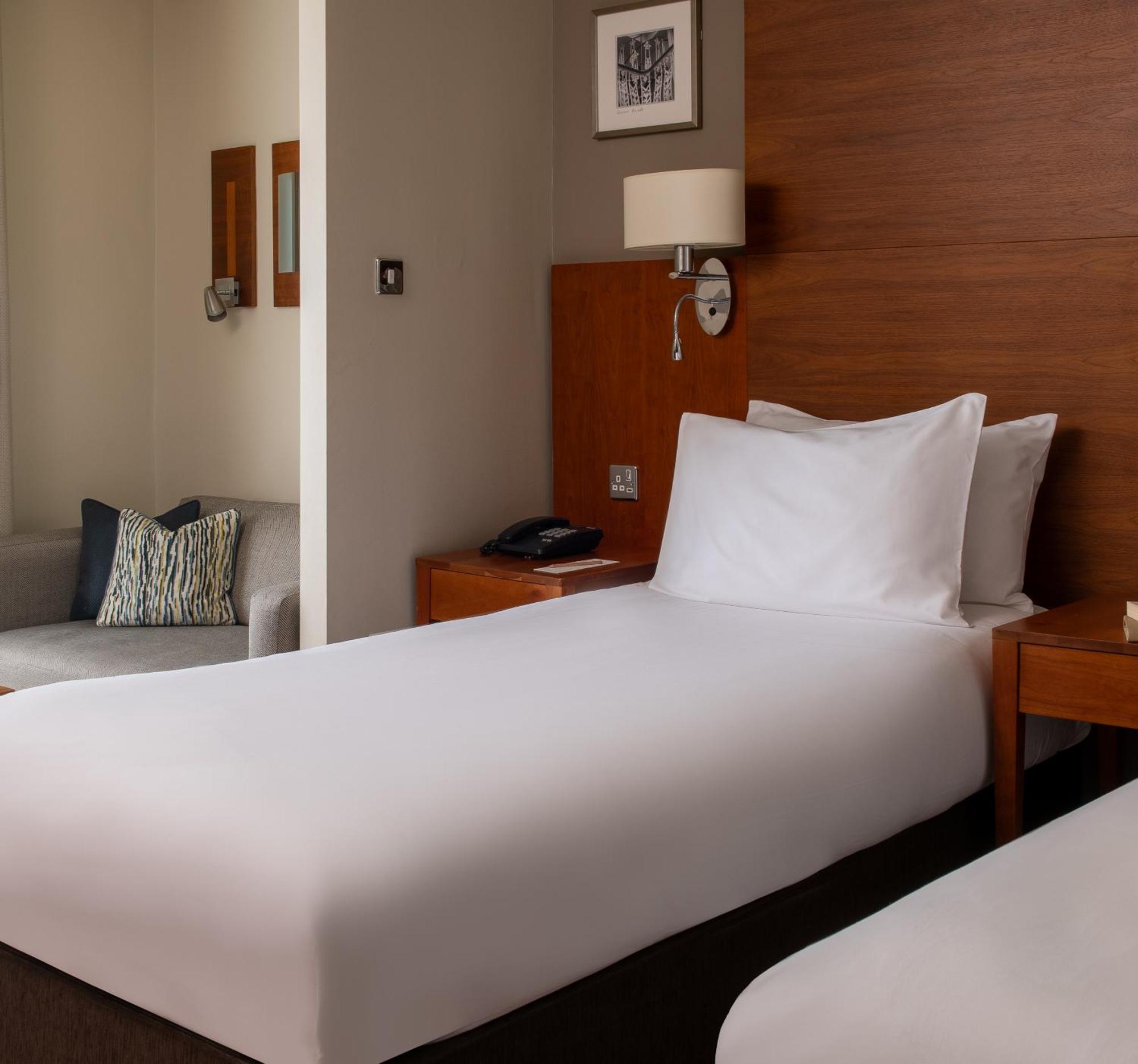 Thorpe Park Hotel And Spa Leeds  Eksteriør billede