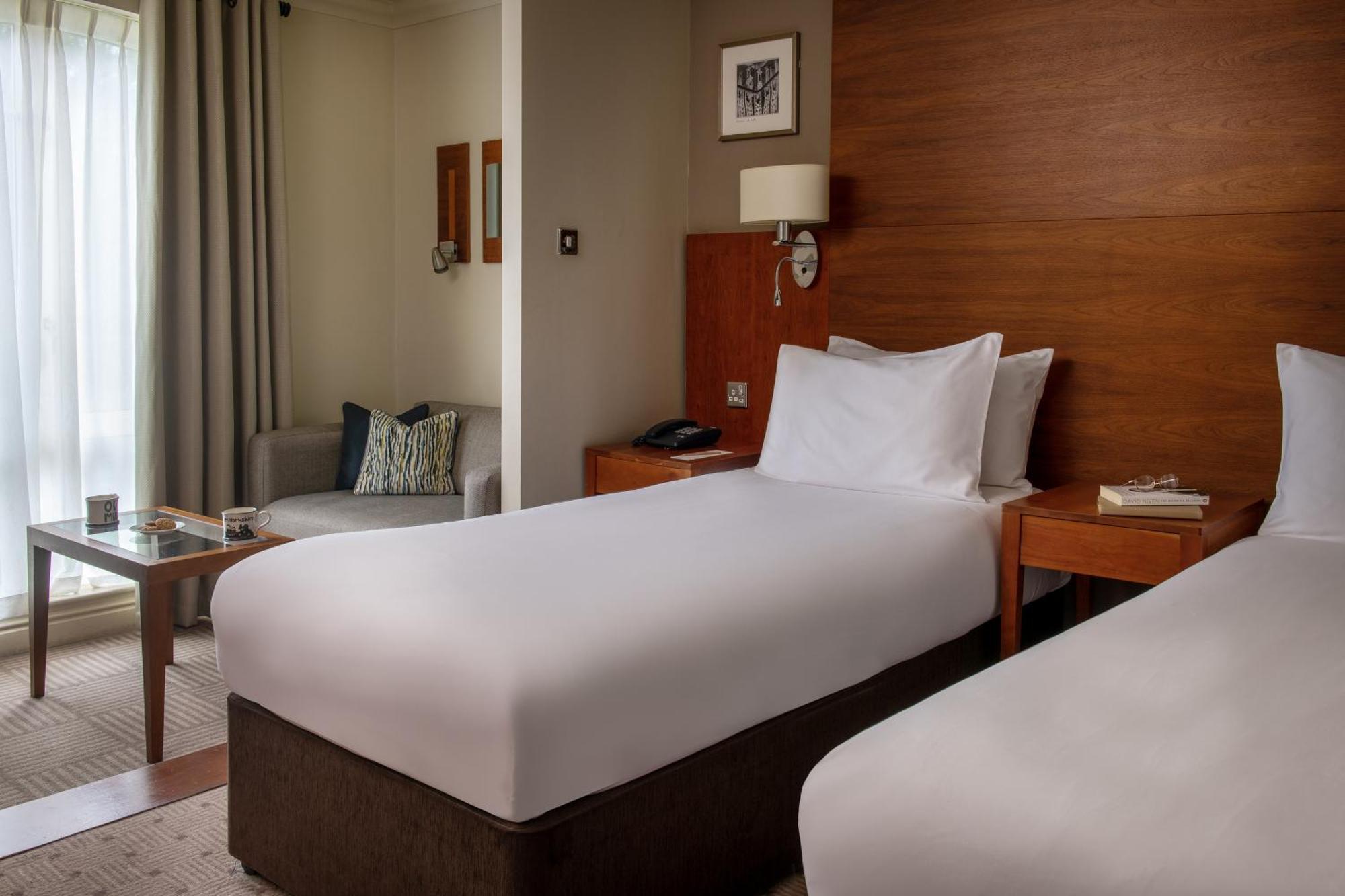 Thorpe Park Hotel And Spa Leeds  Eksteriør billede